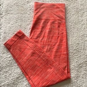 Cropped pink leggings